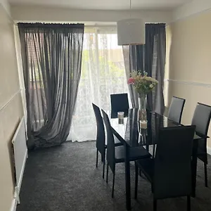 Stunning 3 Bedroom Property- Large , London United Kingdom